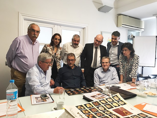 Realización del poster de las variedades de almendra y avellana españolas